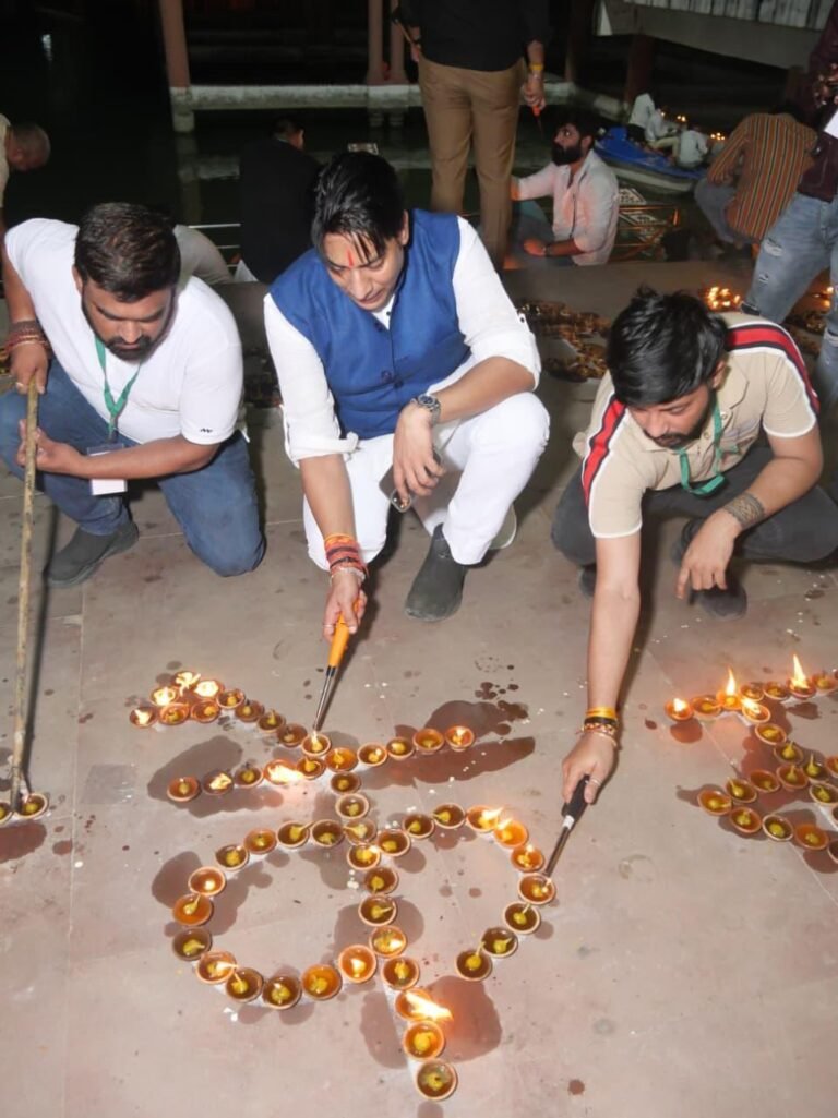 कानपुर : पीएम मोदी के जन्मदिवस पर भव्य दीपोत्सव और स्वच्छता अभियान
