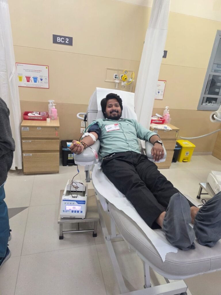 मेदांता हॉस्पिटल लखनऊ में भाजपा नगर महामंत्री प्रिंस प्रताप मौर्य ने किया रक्तदान, मानव सेवा का दिया संदेश