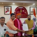 ललितपुर से दिल्ली तक गूंजी सफाई कर्मियों की आवाज – स्थायी नियुक्ति और अनुकम्पा नियुक्ति की मांग को लेकर राष्ट्रीय अध्यक्ष को सौंपा ज्ञापन।