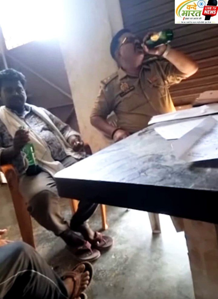 वर्दी पहनकर जाम छलकाते उन्नाव पुलिस के दरोगा जी
