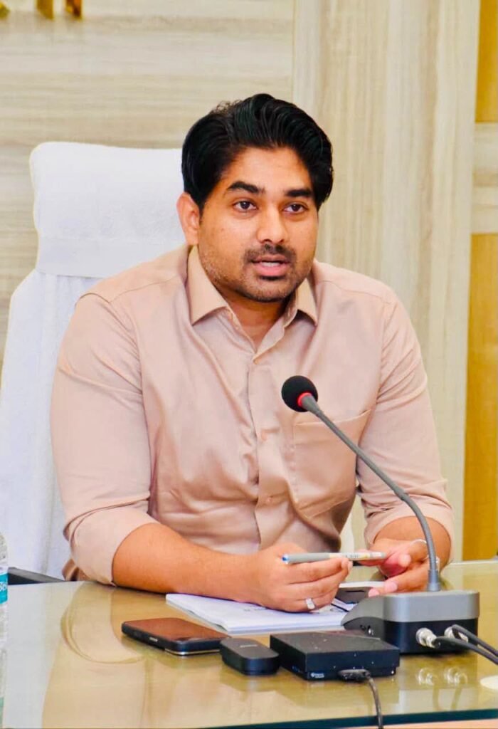 सिंगरौली: कलेक्टर के निर्देशन में डाक विभाग के सहयोग से नवजात बच्चो के जिला चिकित्साल एवं सामुदायिक स्वास्थ्य केन्द्रो मे बनाये जायेगे आधार कार्ड। - सिंगरौली, मध्य प्रदेश