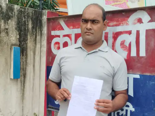 किसान के खेत में पड़ोसी ने जबरन लगाई मेड़:कांधला में विरोध करने पर झूठे मुकदमे में फंसाने की धमकी