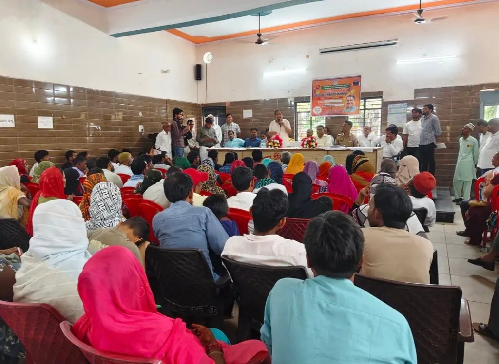 मुरादाबाद के कुंदरकी में 210 परिवारों को मिले राशन कार्डः विधायक ने पात्र गृहस्थी कार्ड वितरित किए 1 मुरादाबाद के कुंदरकी में 210 परिवारों को मिले राशन कार्डः विधायक ने पात्र गृहस्थी कार्ड वितरित किए - MORADABAD, उत्तर प्रदेश