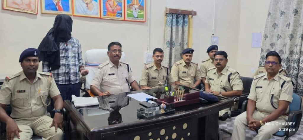 सिंगरौली: कंचन ज्वेलर्स जयंत डकैती कांड में सिंगरौली पुलिस की एक और बड़ी सफलता। 1 सिंगरौली: कंचन ज्वेलर्स जयंत डकैती कांड में सिंगरौली पुलिस की एक और बड़ी सफलता। - सिंगरौली, मध्य प्रदेश
