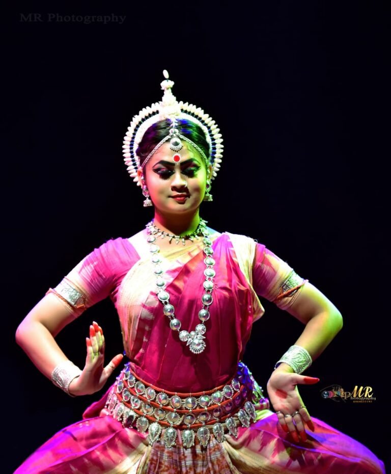 सारंगढ़ की आर्या नंदे ने ओडिशी नृत्य से देश-विदेश में बनाई पहचान, अब ‘सेवा संकल्प अभियान ‘से दे रही जनभागीदारी का संदेश