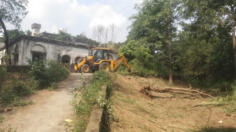 ग्राम नाहल में 200 साल पुरानी अंग्रेजों की कोठी के जीर्णोद्धार का काम शुरू