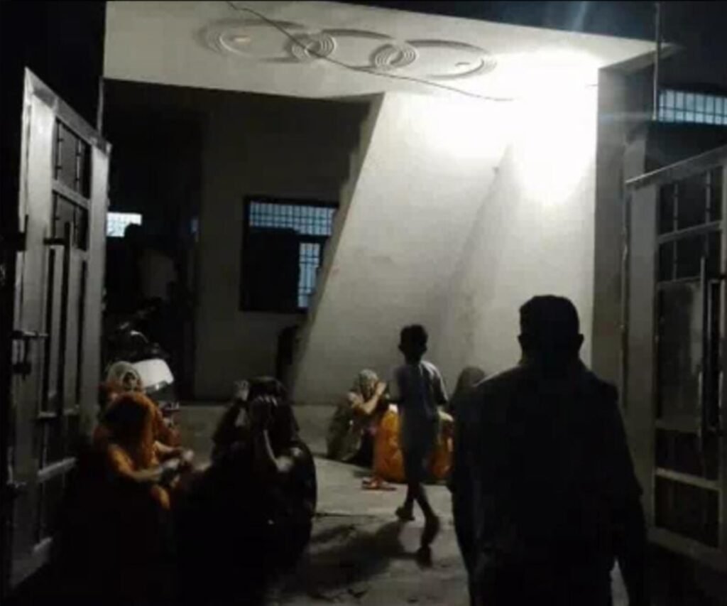 प्रेम प्रसंग से नाराज पिता ने बेटी की गला काटकर हत्या की - AGRA, उत्तर प्रदेश