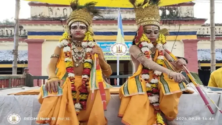 जनकपुर भ्रमण: “स्याम गौर किमि कहौं बखानी…” चतुर्थ दिन की लीला की शुरुआत भगवान श्री राम और लक्ष्मण जी द्वारा महर्षि विश्वामित्र की आज्ञा लेकर जनकपुर नगर भ्रमण से हुई। दो अति सुंदर