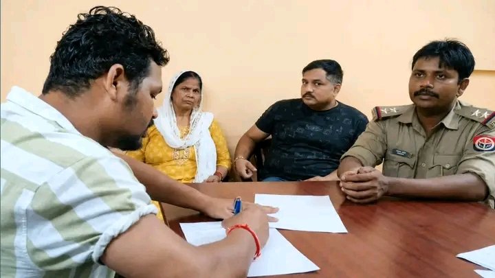 #फर्रूखाबाद : घरेलू विवाद में बीच-बचाव करने आए फौजी बेटे को लगी गोली, आरोपी पिता गिरफ्तार फर्रूखाबाद शहर के कादरीगेट थाना क्षेत्र अंतर्गत दीनदयाल मोहल्ले में शुक्रवार की देर शाम प