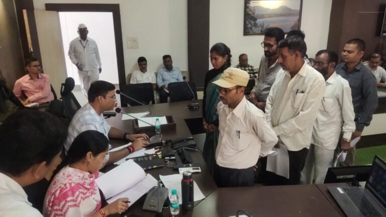 बालाघाट जिले में जनसुनवाई में सुनी गईं आवेदकों की समस्याएँ 98 आवेदकों ने अपनी समस्याओं से संबंधित आवेदन प्रस्तुत किए