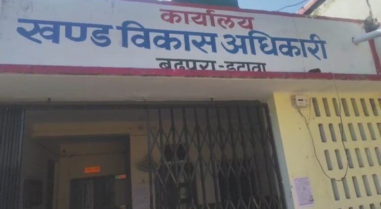 इटावा बढ़पुरा ब्लोक खण्ड विकास अधिकारी पर 15% कमीशन मांगने का प्रधान ने लगाया आरोप