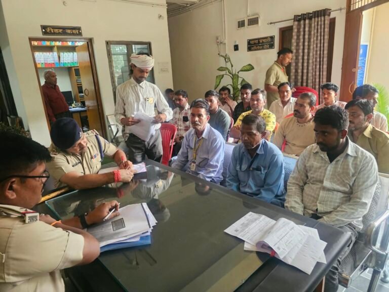 थाना विजय राघव गढ़ में चला बिषेस अभियान स्कूली वाहनो की चेकिंग