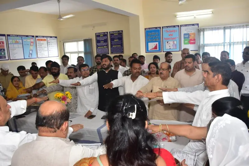 शासकीय अस्पताल मैहर में विधायक श्री कांत चतुर्वेदी के मौजूदगी में रक्त दान शिविर का हुआ शुभारंभ - मैहर, मध्य प्रदेश