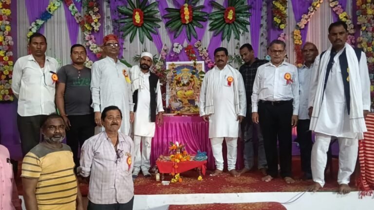 बिरसिंहपुर में पहली बार निकली भगवान विश्वकर्मा की भव्य शोभायात्रा* ‌ ‌ *विश्वकर्मा जयंती पर नगर के प्रमुख मार्गों से निकली रैली, जगह-जगह प