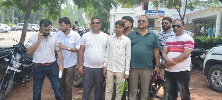एम,पी, डब्लू ,एल, सी, की कार्य प्रणाली पर उठे सवाल अनावश्यक दबाव और रिकवरी की चेतावनी का आरोप कलेक्टर को सौंपा ज्ञापन