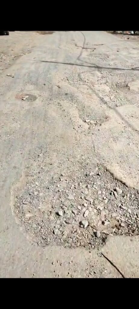 बिरसिंहपुर–कोटर मार्ग पर बड़े-बड़े गड्ढे, हादसों को दे रहे न्योता* 1 बिरसिंहपुर–कोटर मार्ग पर बड़े-बड़े गड्ढे, हादसों को दे रहे न्योता* - सतना, मध्य प्रदेश