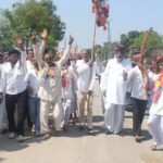 हिंदू-मुस्लिम एकता की मिसाल: डोडियाना में तेजा भक्तों का फूलों की बारिश से भव्य स्वागत