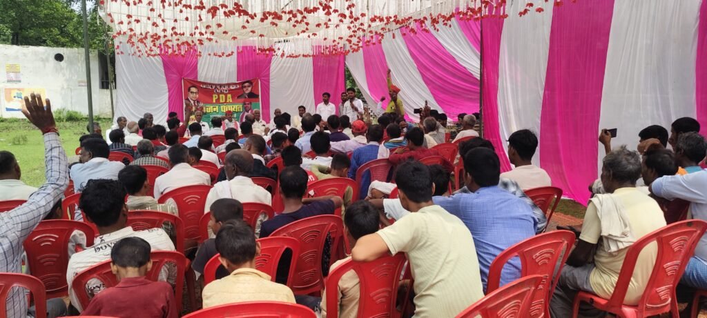 रामपुर कलां में आयोजित हुई PDA जनपंचायत, सामाजिक न्याय की लड़ाई मजबूत करने का आह्वान सिधौली/सीतापुर। विधानसभा क्षेत्र 152 सिधौली की ग्रामसभा रामपुर कलां में PDA जनपंचायत का आयोजन क - Anjaw, अरुणाचल प्रदेश