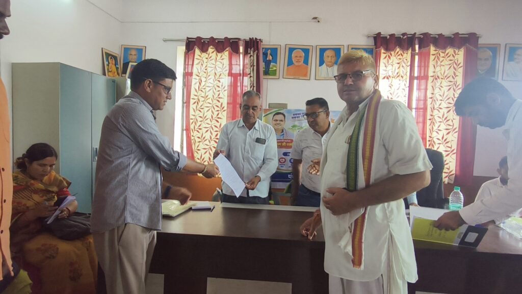 आलनियावास शिविर में रास्तों के प्रस्ताव मंजूर कराने को लेकर ज्ञापन - NAGAUR, राजस्थान