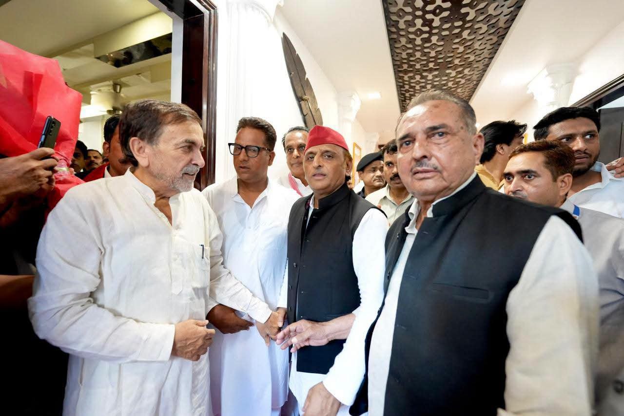 बड़ी सियासी खबर | अखिलेश यादव के सहारनपुर दौरे से गरमाई 2027 की राजनीति, सपा के भीतर टिकट और संगठन को लेकर बढ़ी हलचल 13 FB IMG 1788412953543