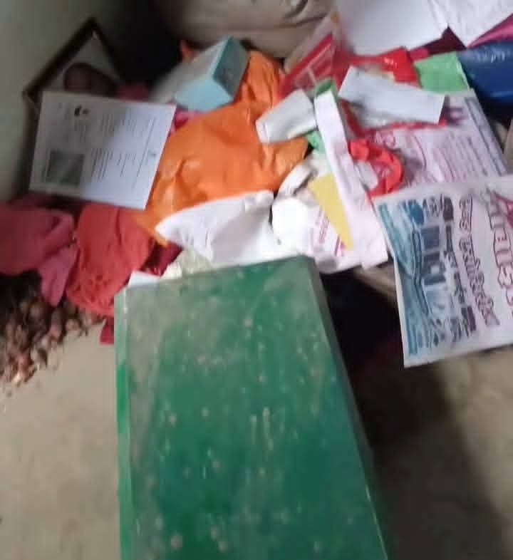 चेतिया में घर का ताला तोड़कर चोरी, नकदी समेत साढ़े तीन लाख के जेवर पार सिद्धार्थनगर जिले के मिश्रौलिया थाना क्षेत्र के तिघरा गांव में शुक्रवार रात अज्ञात चोरों ने एक घर की छत पर ब
