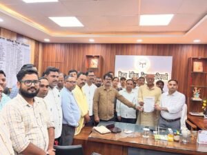 उत्तर प्रदेशीय प्राथमिक शिक्षक संघ महाराजगंज के जिलाध्यक्ष श्री केशव मणि त्रिपाठी एवं जिलामंत्री सत्येंद्र कुमार मिश्र के नेतृत्व में प्रतिनिधिमंडल बी एस ए महराजगंज से किया मुलाकात 3 FB IMG 1790594900529