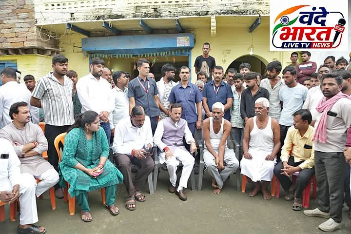 जहरीली शराब प्रकरण: मृतकों, प्रभावितों के परिजनों से मिले उप मुख्यमंत्री शुक्ल,माफियाओं के विरुद्ध सख्त रुख, दोषियों को मिलेगी कड़ी से कड़ी सजा- उप मुख्यमंत्री शुक्ल