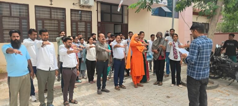 दिव्यांग मतदाताओं तथा ट्रांसजेण्डर मतदाताओं को दिलाई आवश्यक रूप से मतदान करने की शपथ*