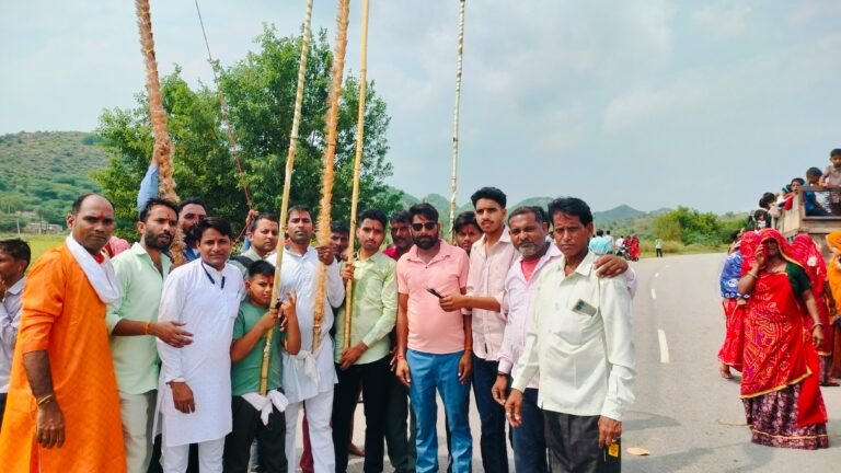 धौला से बिहाजर वाले भैरू जी की 10वीं विशाल पदयात्रा हुई रवाना, धौला, चिलपली मोड व टोडालडी में पदयात्रियों का जलपान करवाकर किया सम्मान