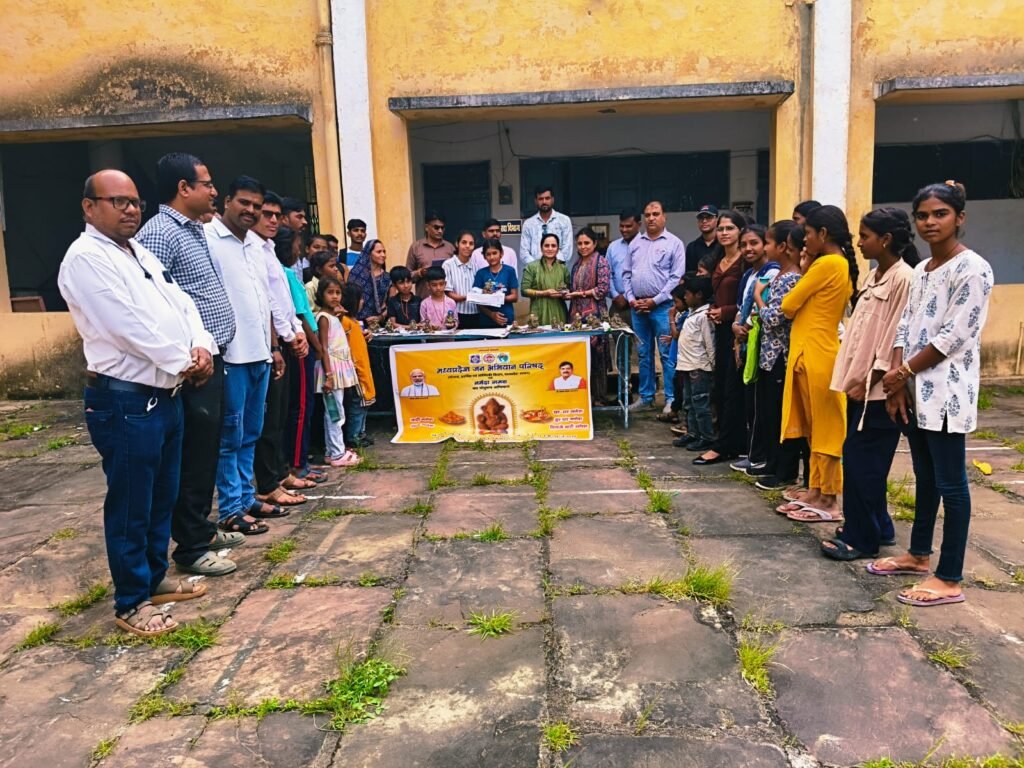 माटी गणेश, सिद्ध गणेश अभियान का शुभारंभ* 1 माटी गणेश, सिद्ध गणेश अभियान का शुभारंभ* - देवास, मध्य प्रदेश
