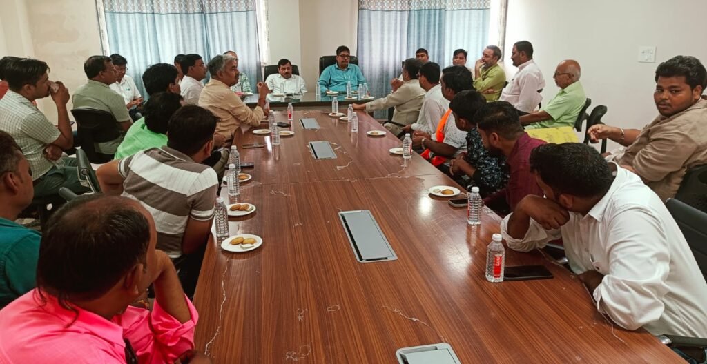 खाद्य सुरक्षा एवं औषधि प्रशासन सभागार बस्ती में। आज खाद्य सुरक्षा एवं औषधि प्रशासन के सहायक आयुक्त श्री राजेंद्र सिंह जी की अध्यक्षता में हुई बैठक 1 खाद्य सुरक्षा एवं औषधि प्रशासन सभागार बस्ती में। आज खाद्य सुरक्षा एवं औषधि प्रशासन के सहायक आयुक्त श्री राजेंद्र सिंह जी की अध्यक्षता में हुई बैठक - BASTI, उत्तर प्रदेश