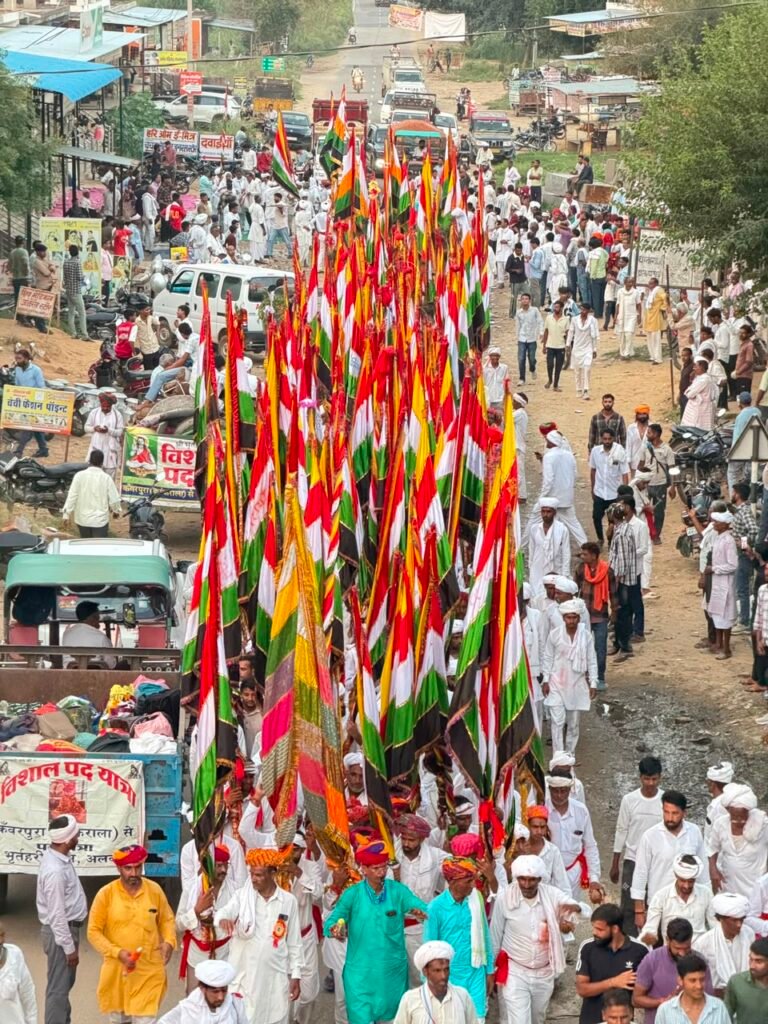 जयपुर जिले में गुरुवार को चिलपली मोड में दिल्ली-अलवर-बानसूर से देवधाम जा रहे पदयात्रा जत्थों का चिलपली मोड़ पर भव्य स्वागत, डॉ. विकास जैफ फाउंडेशन ने दी निशुल्क चिकित्सा सेवा