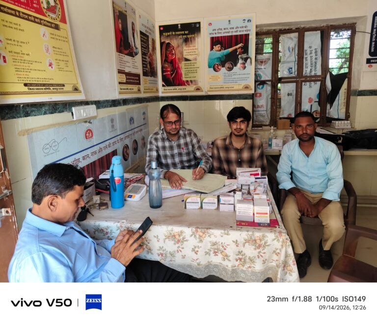 पीएचसी बहलोड़ का बीसीएमएचओ आंधी का औचक निरीक्षण, फार्मासिस्ट मिला अनुपस्थिति ,दो दिन का कारण बताओ नोटिस