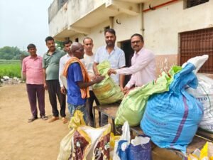कधवन पंचायत में गरीब, असहाय व दिव्यांग 30 जरूरतमंदों के बीच खाद्य सामग्री वितरित 6 IMG 20260920 WA0032