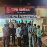 जुआ फड़ से 11 आरोपी पकड़े गए, ₹11,500 नगद एवं 52 ताश के पत्ते बरामद
