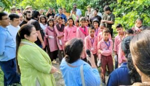 कांठ: मंडलायुक्त ने बच्चों को जैव विविधता समझने और झील संरक्षण के लिए किया प्रेरित 4 IMG 20260924 WA00462