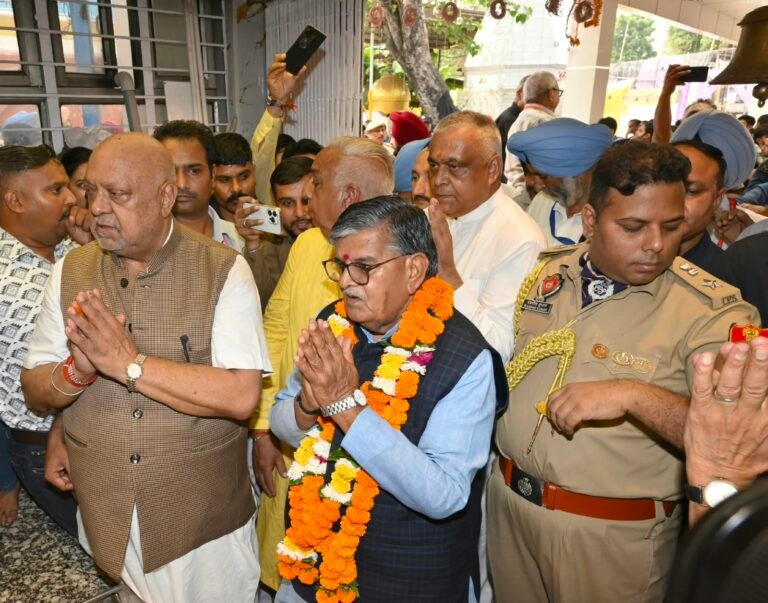 पंजाब के राज्यपाल गुलाब चंद कटारिया श्री सिद्ध बाबा सोढल मंदिर में हुए नतमस्तक