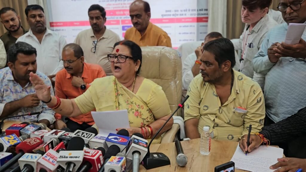 शहर में जल भराव को लेकर महापौर ने की प्रेस कॉन्फ्रेंस - KANPUR NAGAR, उत्तर प्रदेश