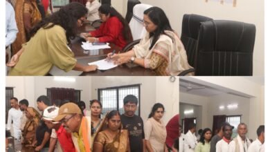 जनदर्शन में सुनी गईं नागरिकों की समस्याएं, समयबद्ध निराकरण पर कलेक्टर का जोर 24 जनदर्शन में सुनी गईं नागरिकों की समस्याएं, समयबद्ध निराकरण पर कलेक्टर का जोर - सूरजपुर, छत्तीसगढ़