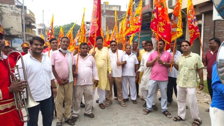 लोहा मंडी के समस्त दुकानदारों की ओर से निकाली भव्य कलश शोभायात्रा