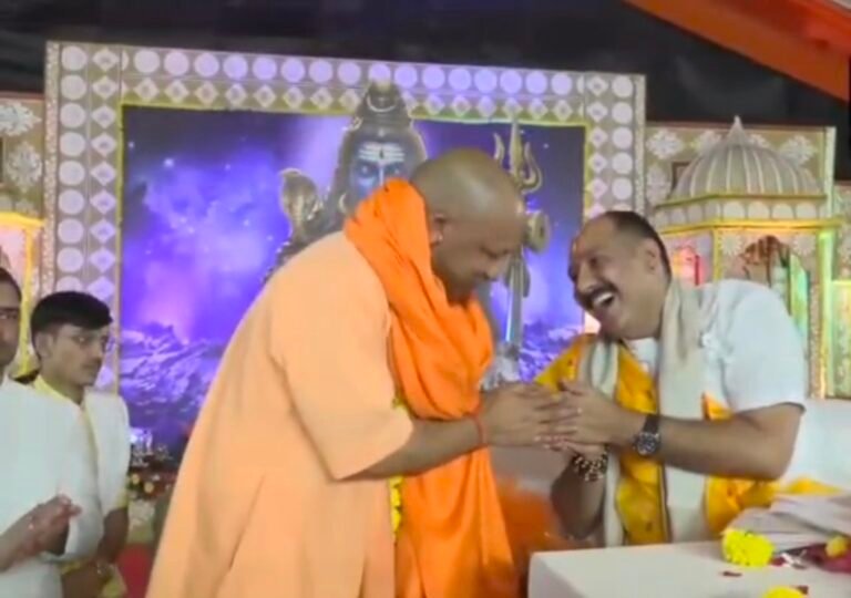 रायबरेली में गूंजा हर-हर महादेव, शिव महापुराण कथा में पहुंचे मुख्यमंत्री योगी आदित्यनाथ