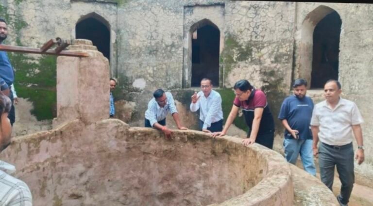 टीकमगढ़ के चंद्रपुरा में अंडरग्राउंड ड्रेनेज सिस्टम की कलेक्टर ने की सराहना, ‘अथाई’ में दिखी बुंदेली संस्कृति की झलक