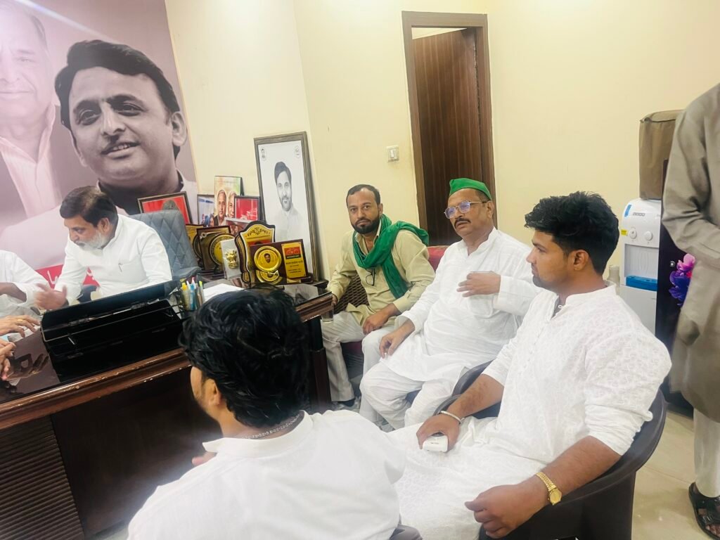 किसानों की आवाज बने भारतीय किसान यूनियन (अमर टिकैत) के जिलाध्यक्ष लक्ष्मण पिप्पल 1 किसानों की आवाज बने भारतीय किसान यूनियन (अमर टिकैत) के जिलाध्यक्ष लक्ष्मण पिप्पल - HATHRAS, उत्तर प्रदेश