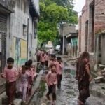 अमरपुर घना की बदहाल मुख्य सड़क बनी मुसीबत, जिम्मेदारों की अनदेखी से ग्रामीण परेशान स्कूल जाने वाले बच्चों से लेकर बुजुर्गों तक को उठानी पड़ रही परेशानी, बारिश में हालात और भी बदतर