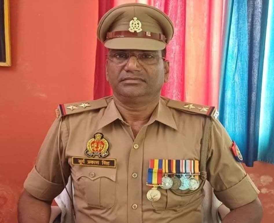 एसओ सूर्य प्रकाश सिंह की मौ*त का राज खुला? हनीट्रैप में फंसाने का आरोप, 3 पर केस! 1 एसओ सूर्य प्रकाश सिंह की मौ*त का राज खुला? हनीट्रैप में फंसाने का आरोप, 3 पर केस! - BASTI, उत्तर प्रदेश