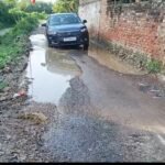 महुली नहर की पटरी का सड़क बना हादसे का खतरा