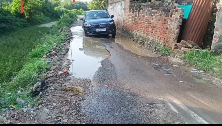 महुली नहर की पटरी का सड़क बना हादसे का खतरा