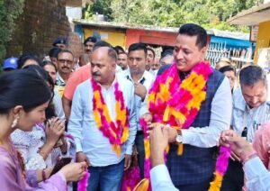 हिमाचल प्रदेश. जिला कांगङा.. बैजनाथ के गांव. के चढियार.मै आज सासंद आनुराग शर्मा की अध्यक्षता मै जिला सत्ररीय अङर19 छात्राओं. की खेल कूद प्रतियोगिता समापन किया।