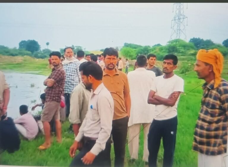 नदी पार करते समय 60 साल का एक किसान ग’हरे पानी में चला गया। अगले दिन चले रेस्क्यू ऑपरेशन के बाद उसका श’व नदी से बरामद किया गया।