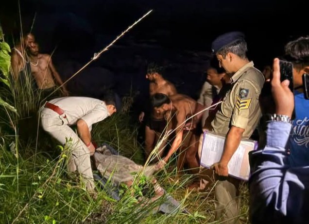 हिमाचल प्रदेश :(जिला कांगडां) पपरोला.शहर की बुरली कोठी.गांव की नदी विनवा में आज मिला अज्ञात शव l